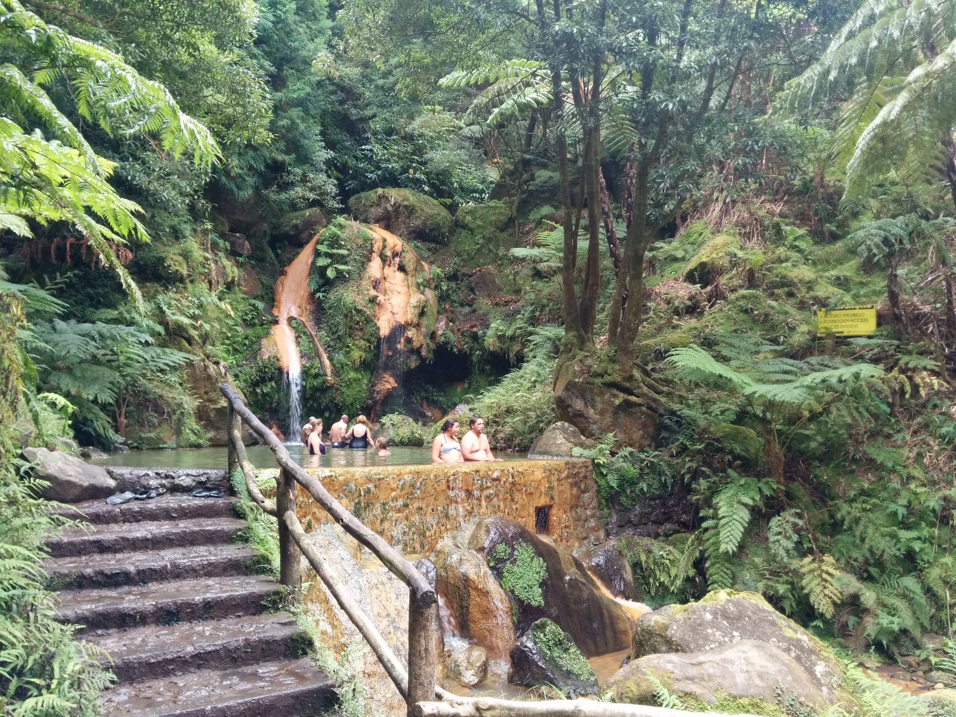 Warme Badequellen mitten  im Urwald