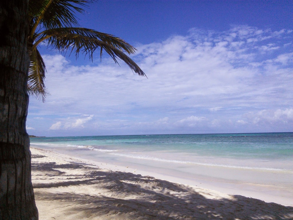 Strand und Meer beim Hotel